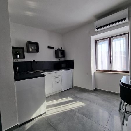 Apartments And Room Vela Senj (Lika-Senj) Exterior foto