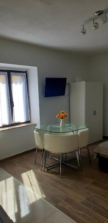 Apartments And Room Vela Senj (Lika-Senj) Exterior foto
