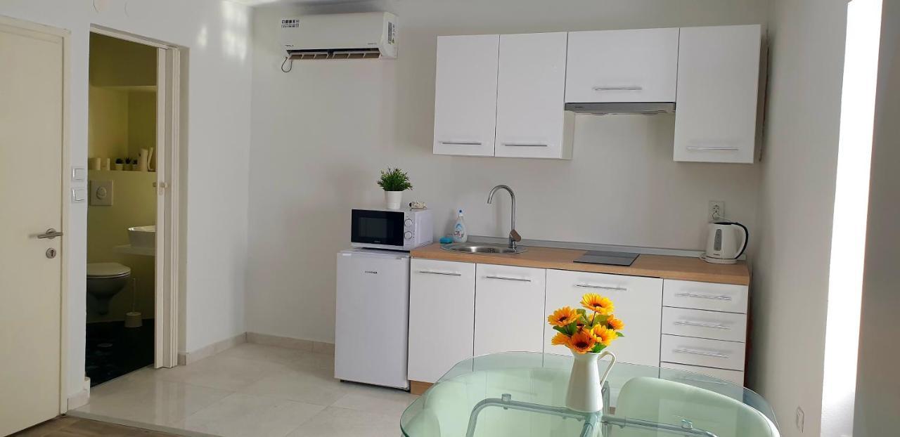 Apartments And Room Vela Senj (Lika-Senj) Exterior foto