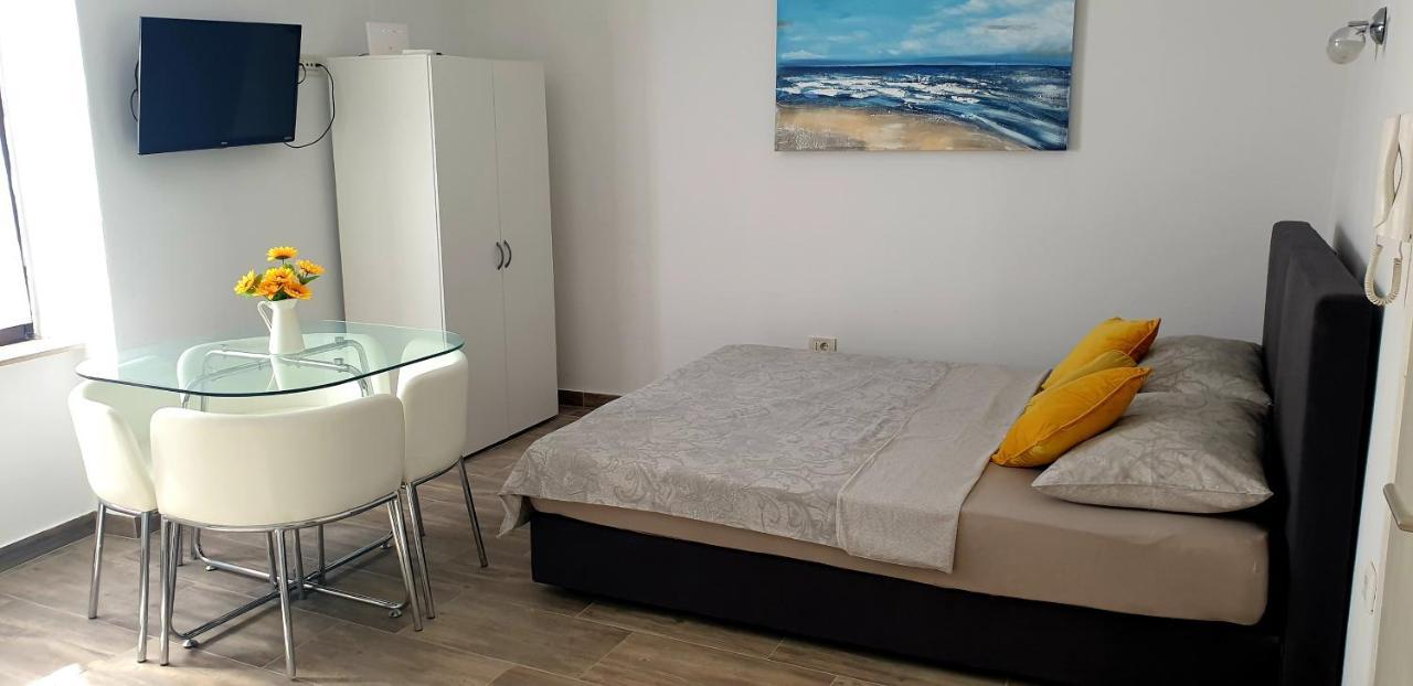 Apartments And Room Vela Senj (Lika-Senj) Exterior foto