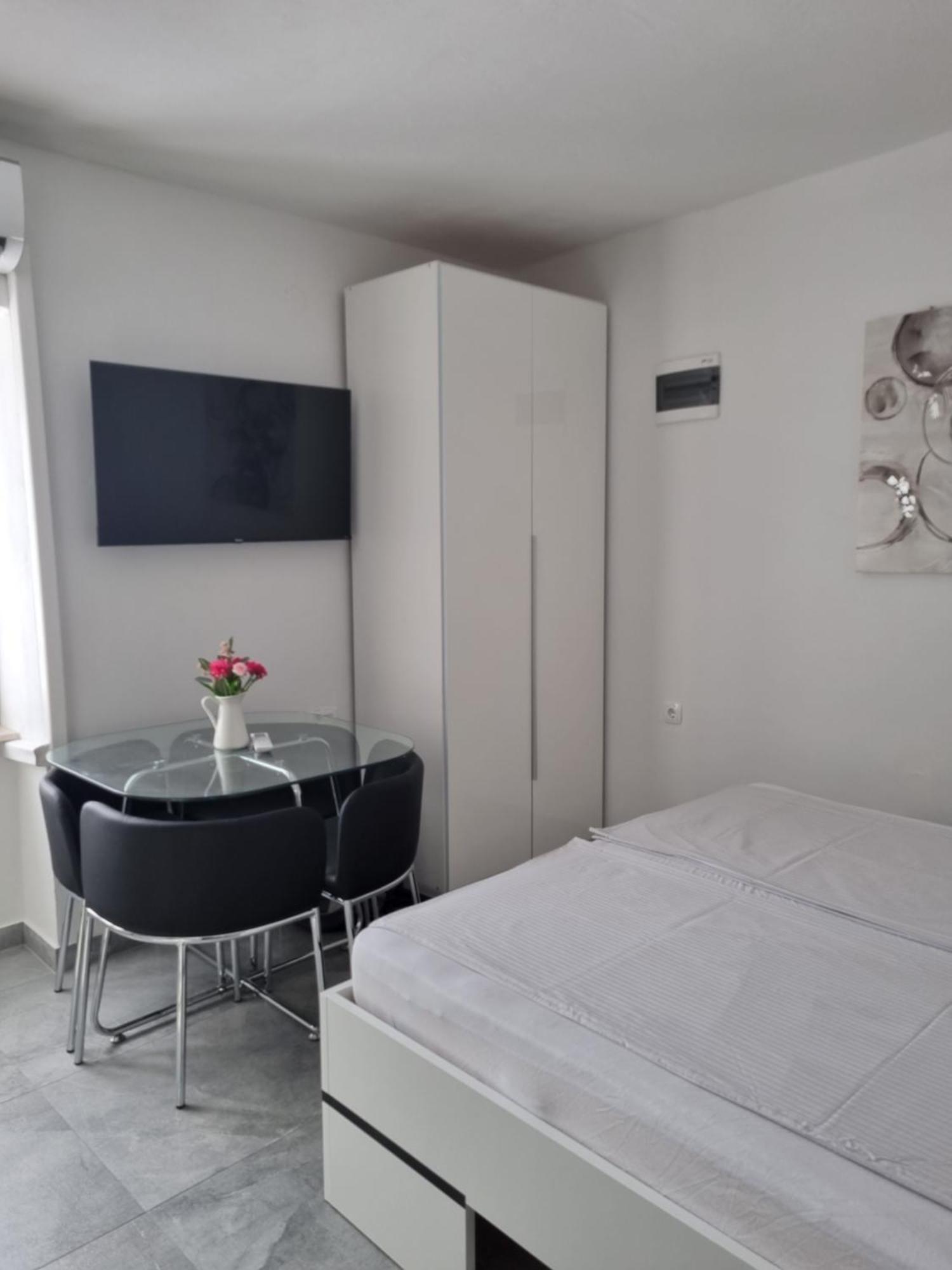 Apartments And Room Vela Senj (Lika-Senj) Exterior foto
