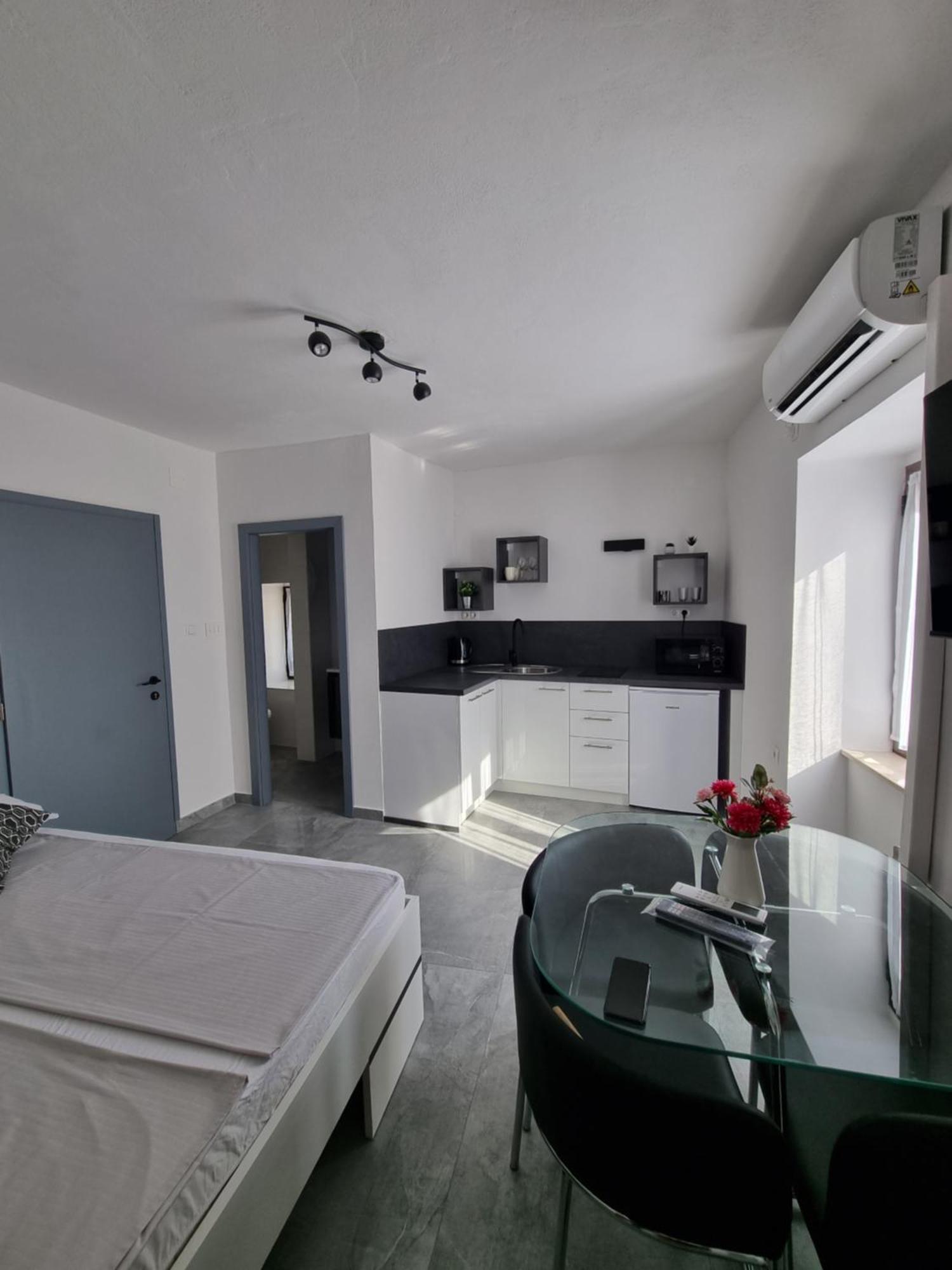 Apartments And Room Vela Senj (Lika-Senj) Quarto foto
