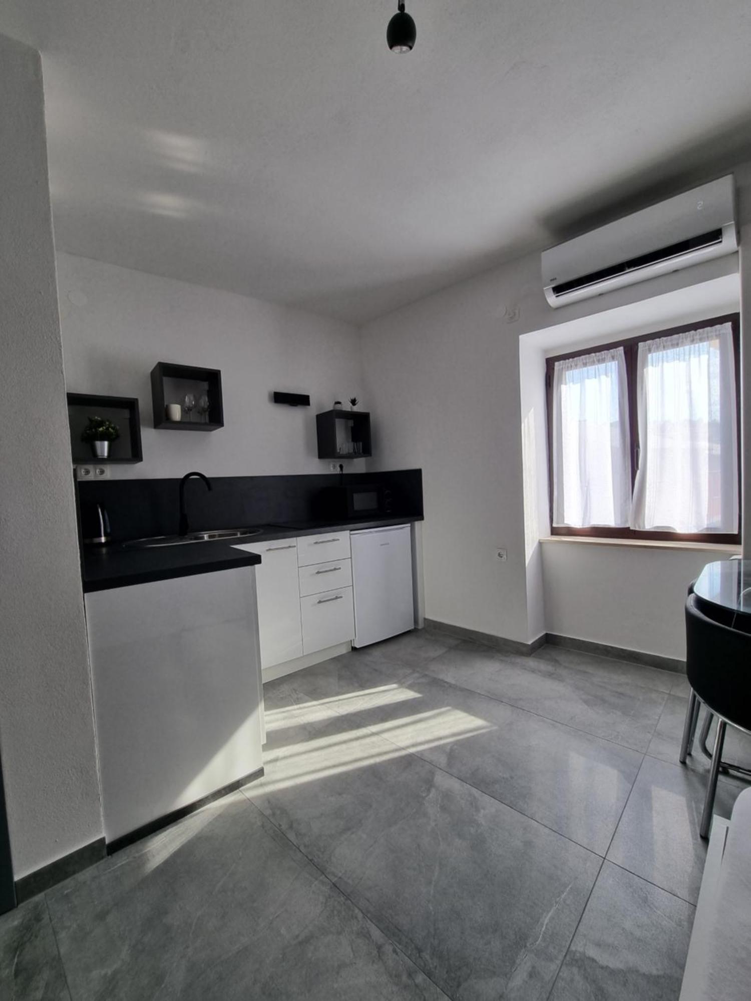 Apartments And Room Vela Senj (Lika-Senj) Exterior foto